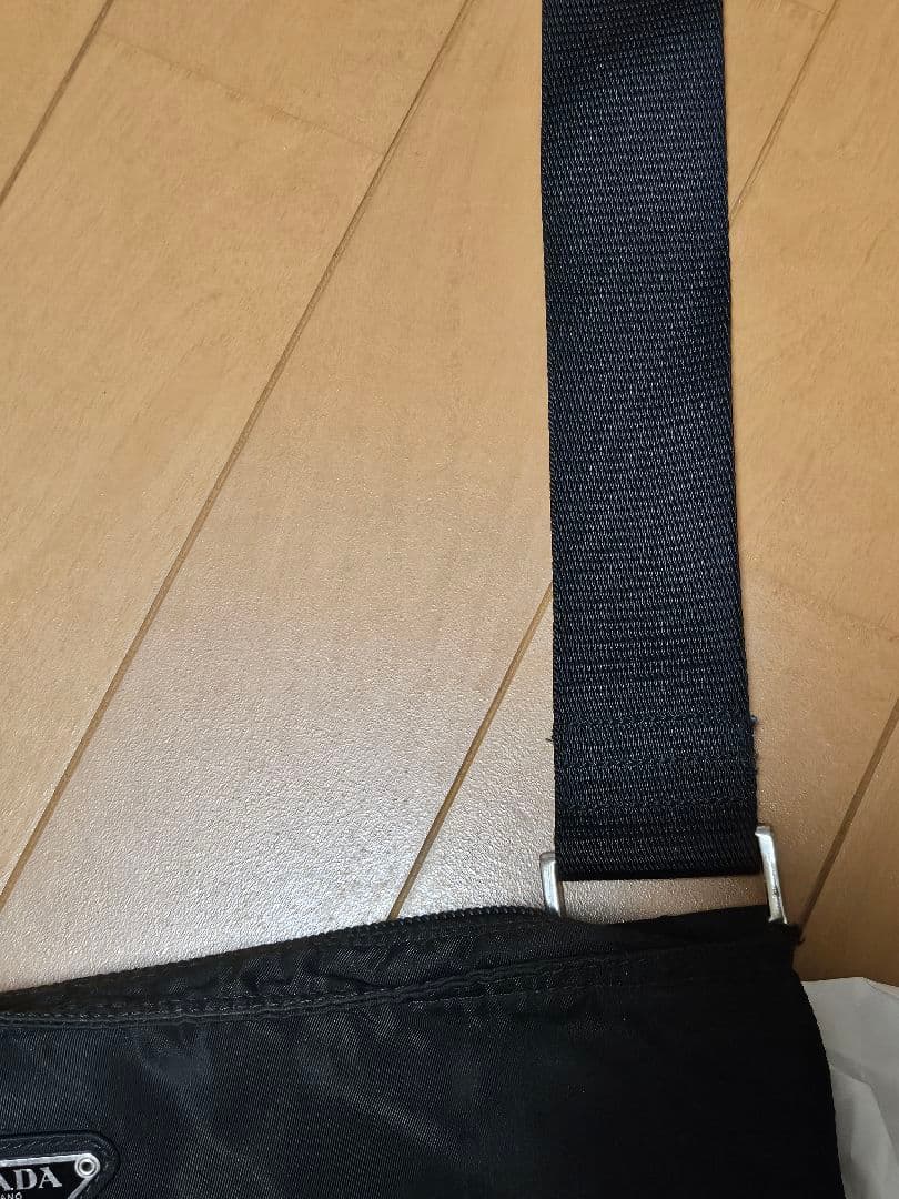 PRADA ブラック ナイロン ショルダーバッグ　三角ロゴプレート