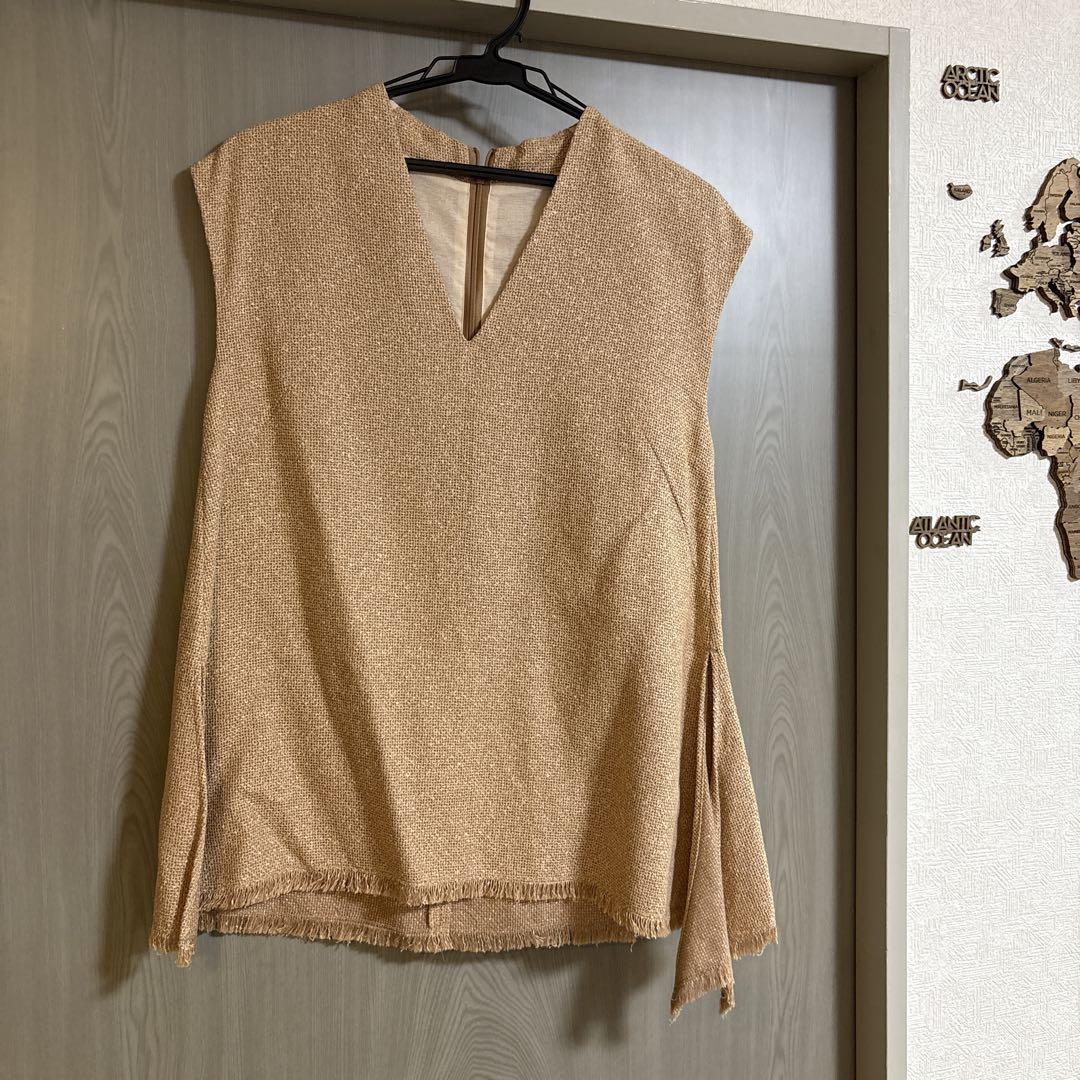 新品未使用　payaka ヘンプ　ベージュ Vネック ノースリーブチュニック GU - ＊GU＊ 新品タグ付き Vネック ニット チュニック