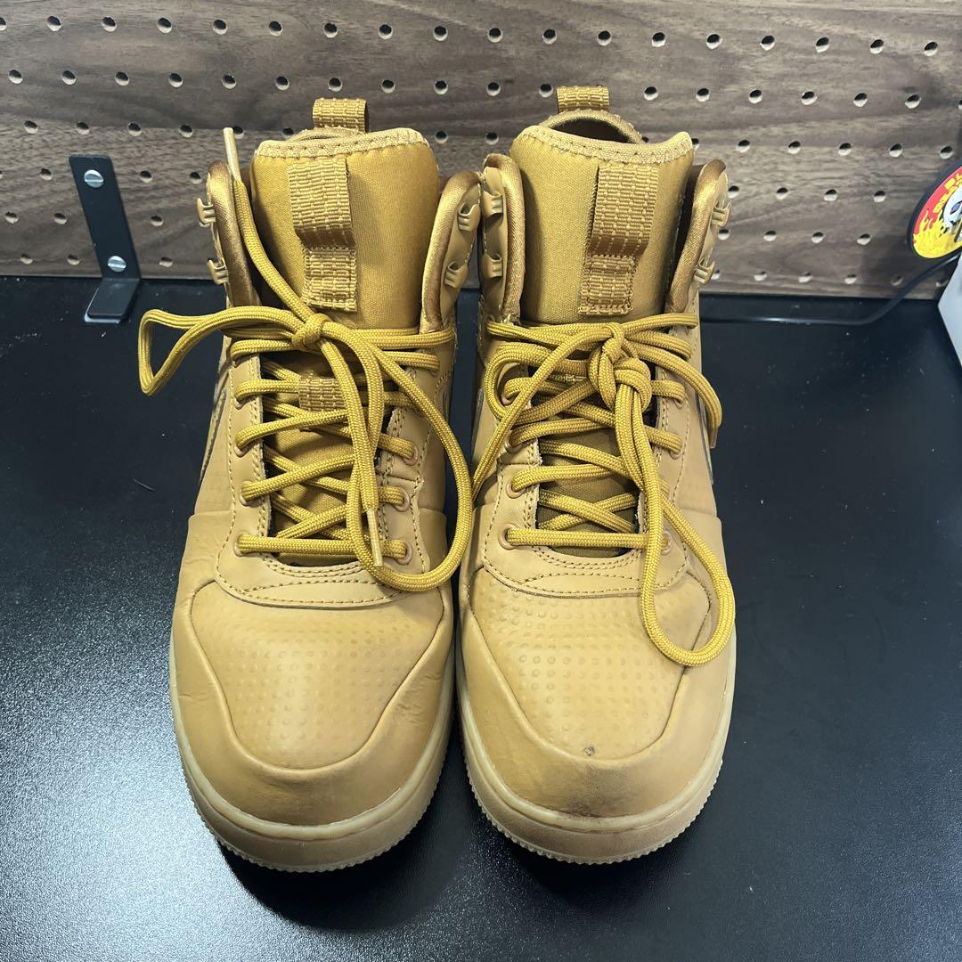 Nike ベージュ ハイカット シューズ Nike ベージュ ハイカットスニーカー - メルカリ