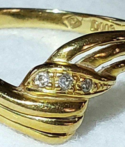 《特別破格値》K18 ウェーブデザインリング　ダイヤモンド0.03ct