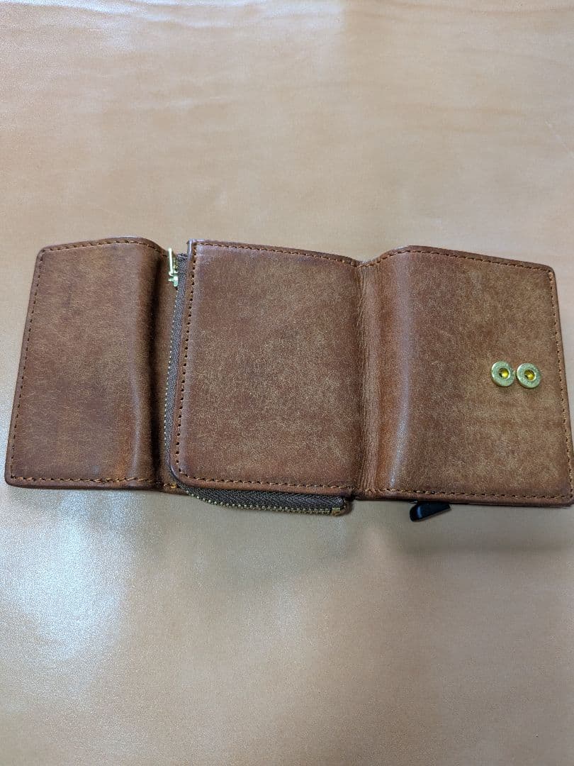 キャラメル 三つ折り財布