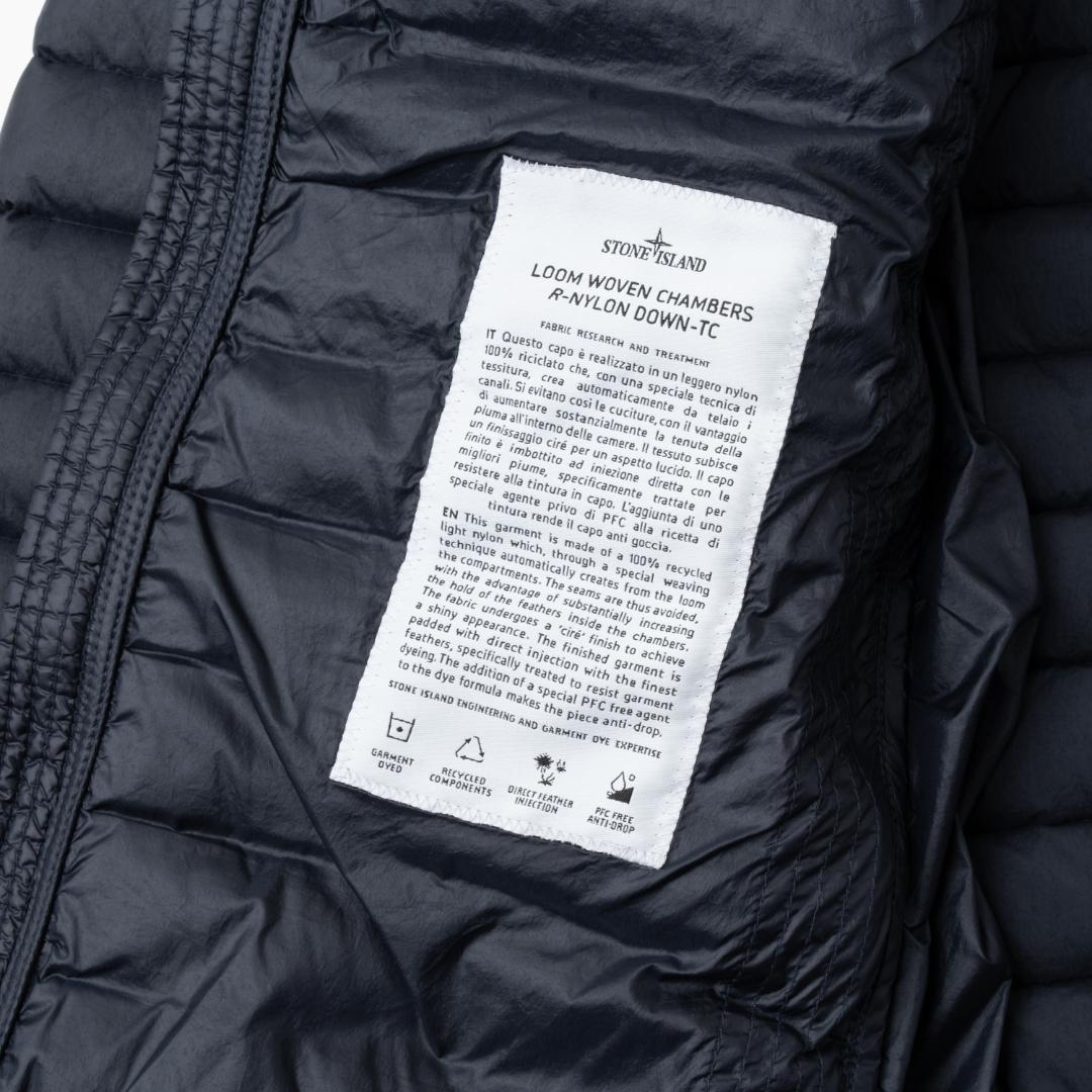 新品 STONE ISLAND ライトダウンジャケット フード付き S