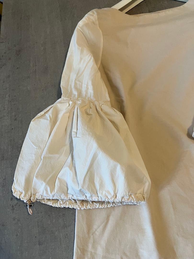 Moncler モンクレール　ベビーピンクのお色やお袖がかわいいワンピース