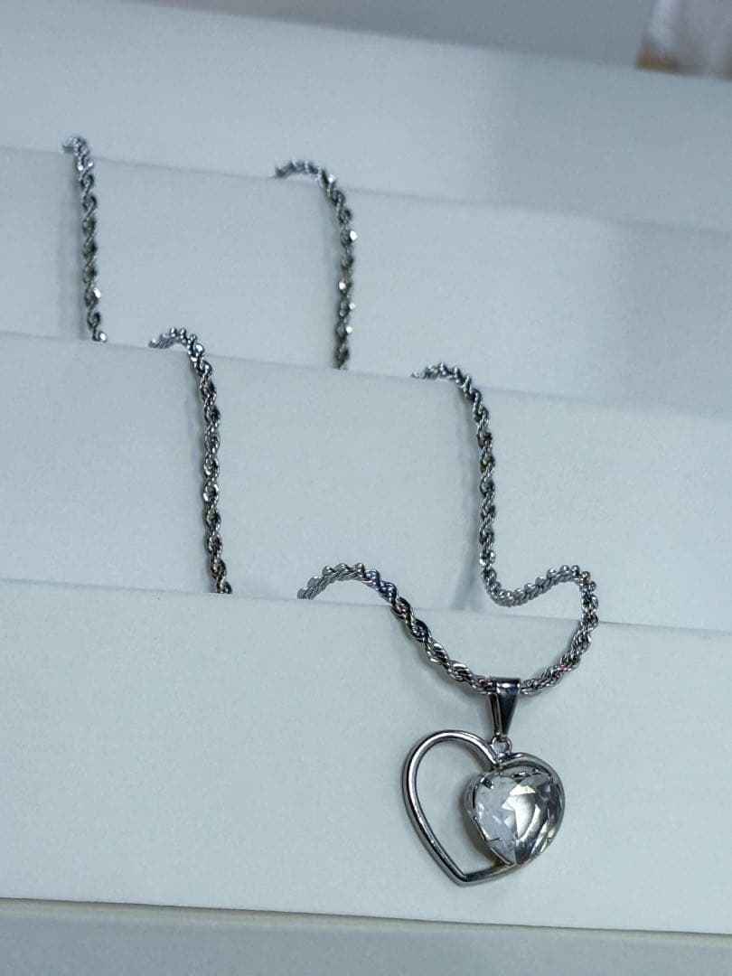 ホワイトロジウムコーティングチェーン　ジルコニアストーン付き