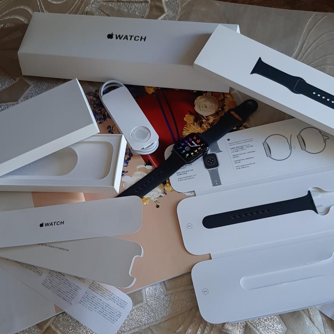 箱有９９％ Apple Watch ＳE 4０mm アップルウォッチ