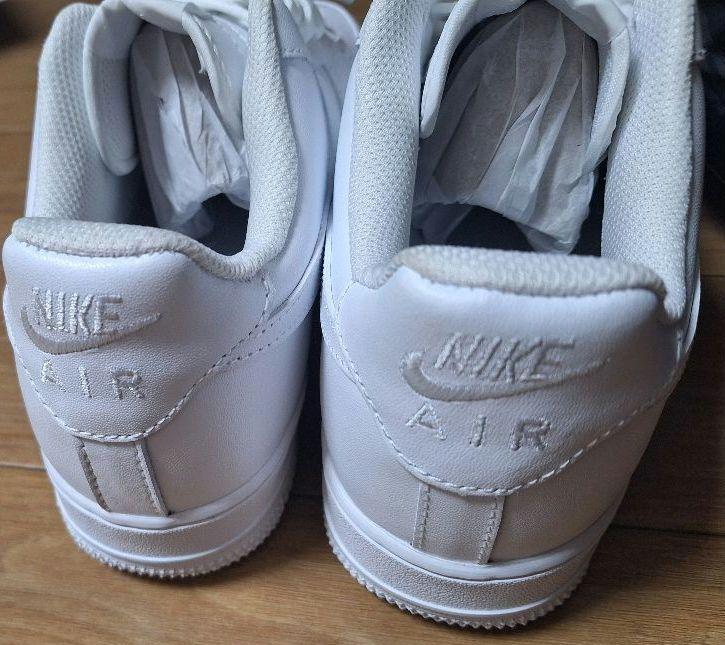 【訳アリ/新品】NIKE⭐︎エアフォース1 ロー '07 \"ホワイト⭐︎25.0㎝ ナイキ エアフォース1 ロー '07 ホワイト