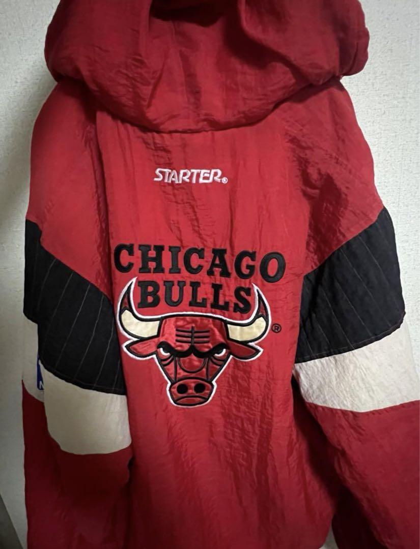シカゴブルズ　CHICAGO BULLS ナイロンプルオーバー