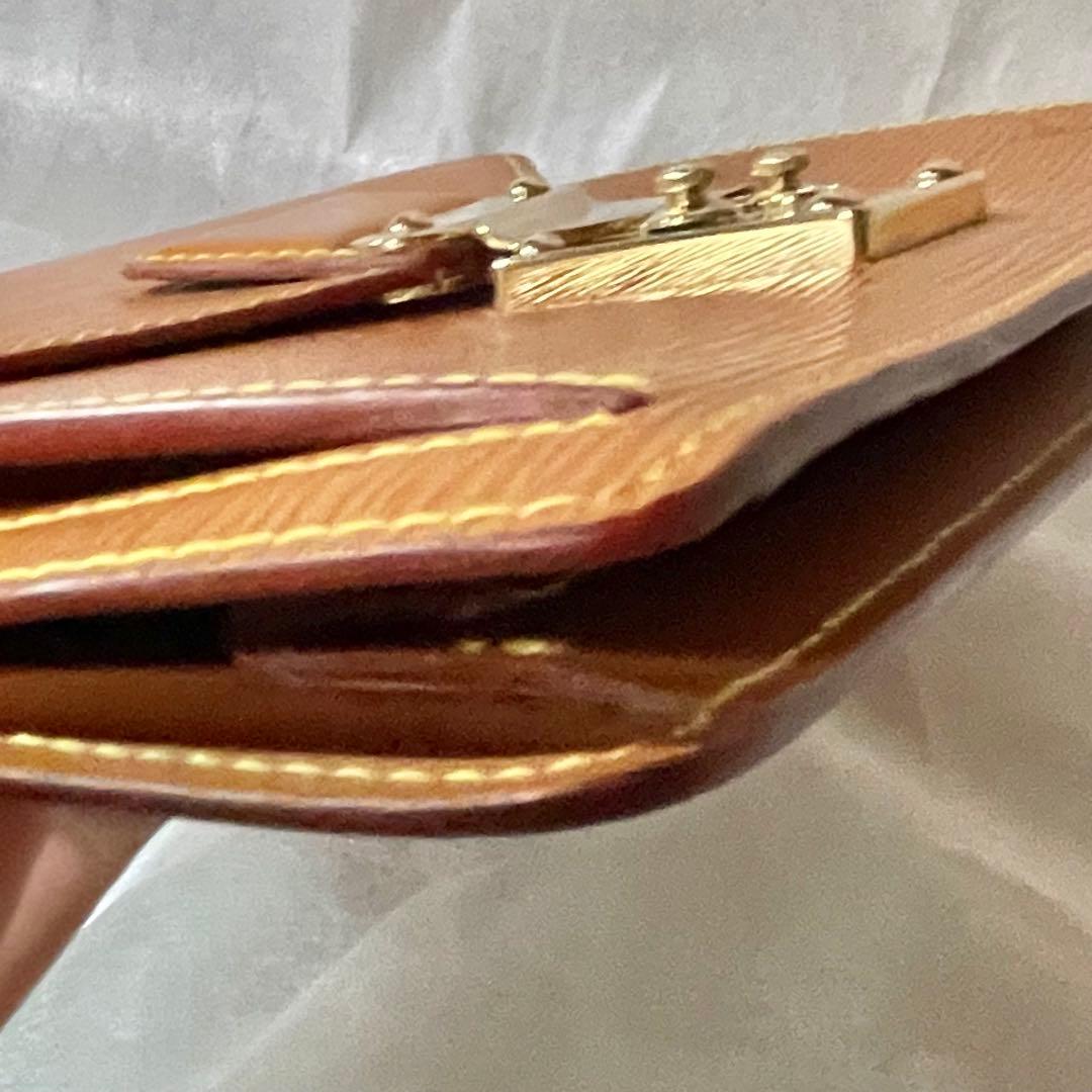 LOUIS VUITTONセリエ ドラゴンヌ エピ セカンドバッグM52618 LOUIS VUITTONセリエ ドラゴンヌ エピ セカンドバッグM52618