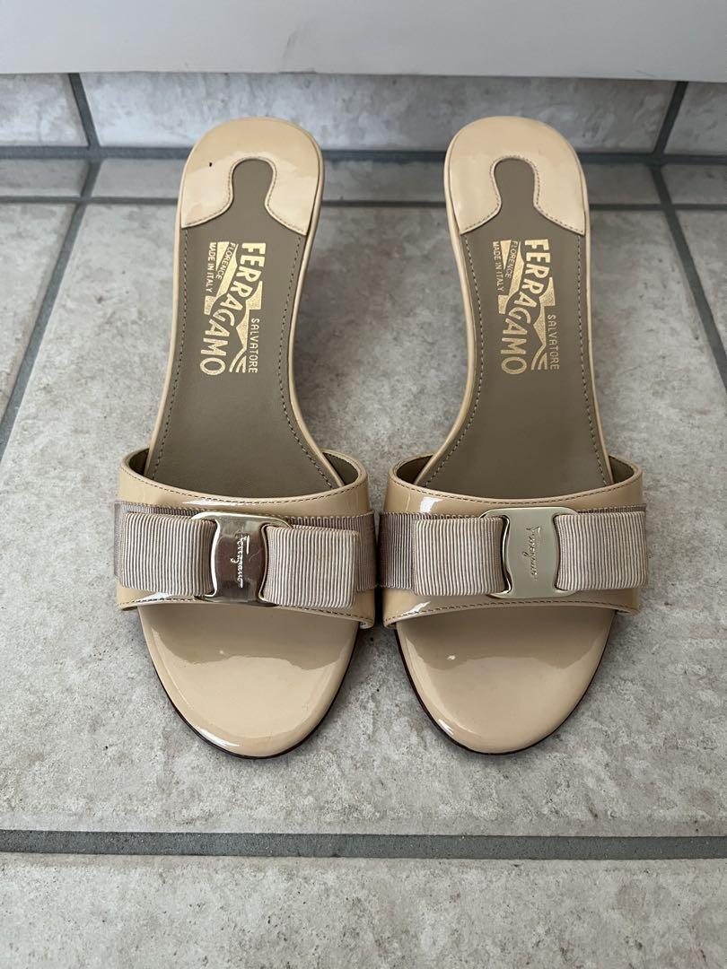 Ferragamo ベージュリボンミュール