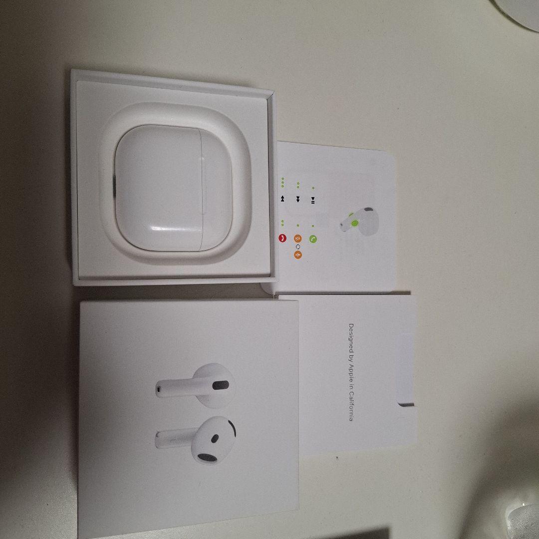 AirPods 4 ホワイト 本体