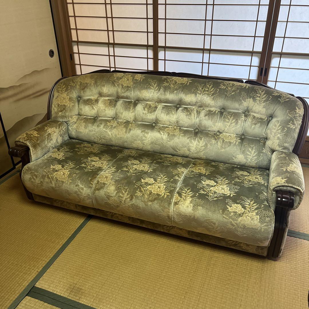 ③カリモク家具 クラシック花柄3人掛けソファ 変色やシミがあります。