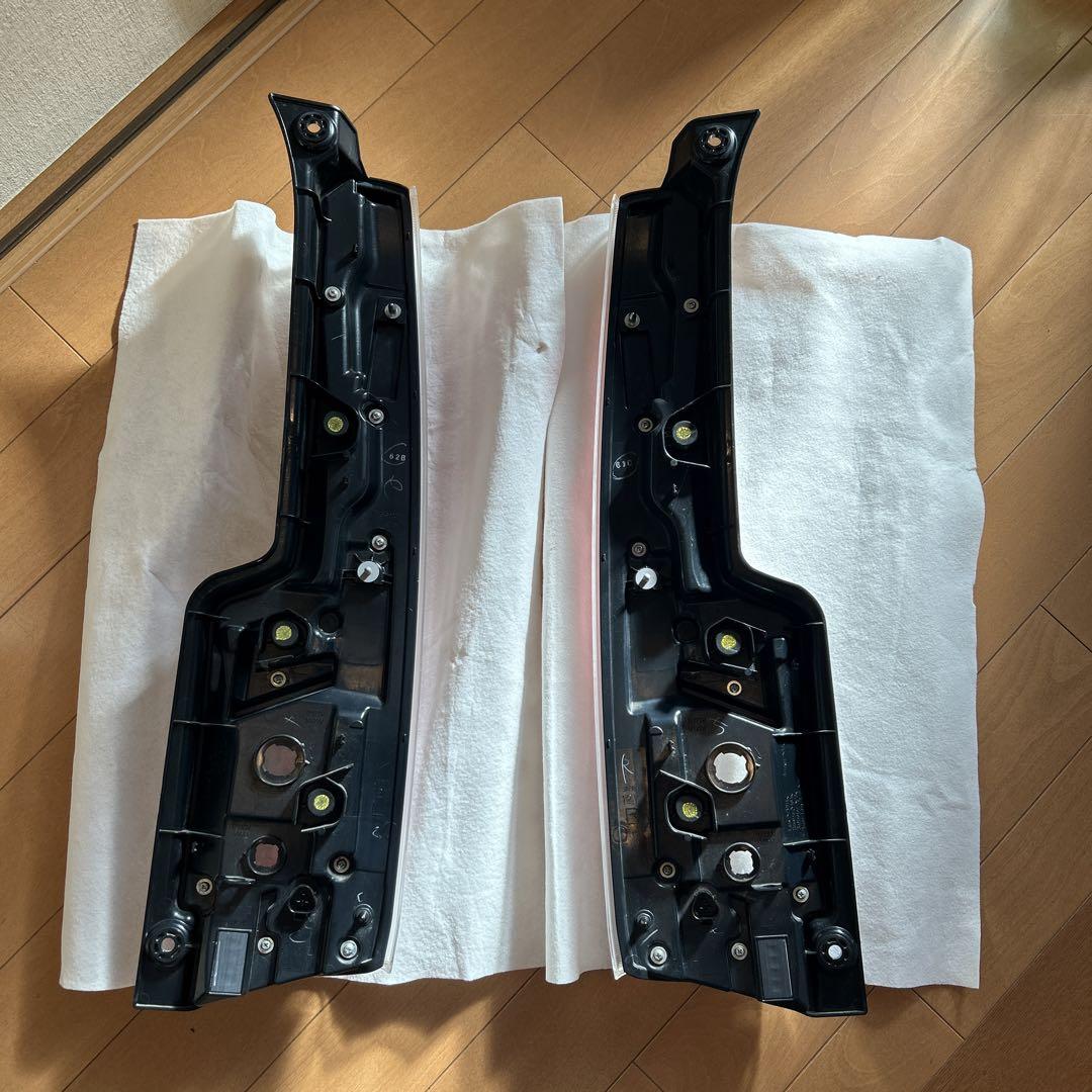 ダイハツムーヴカスタム　la150  テールランプ