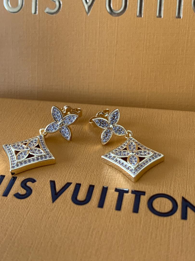 ルイヴィトン LV 花形 クローバー 四葉 ゴールドピアス 2連