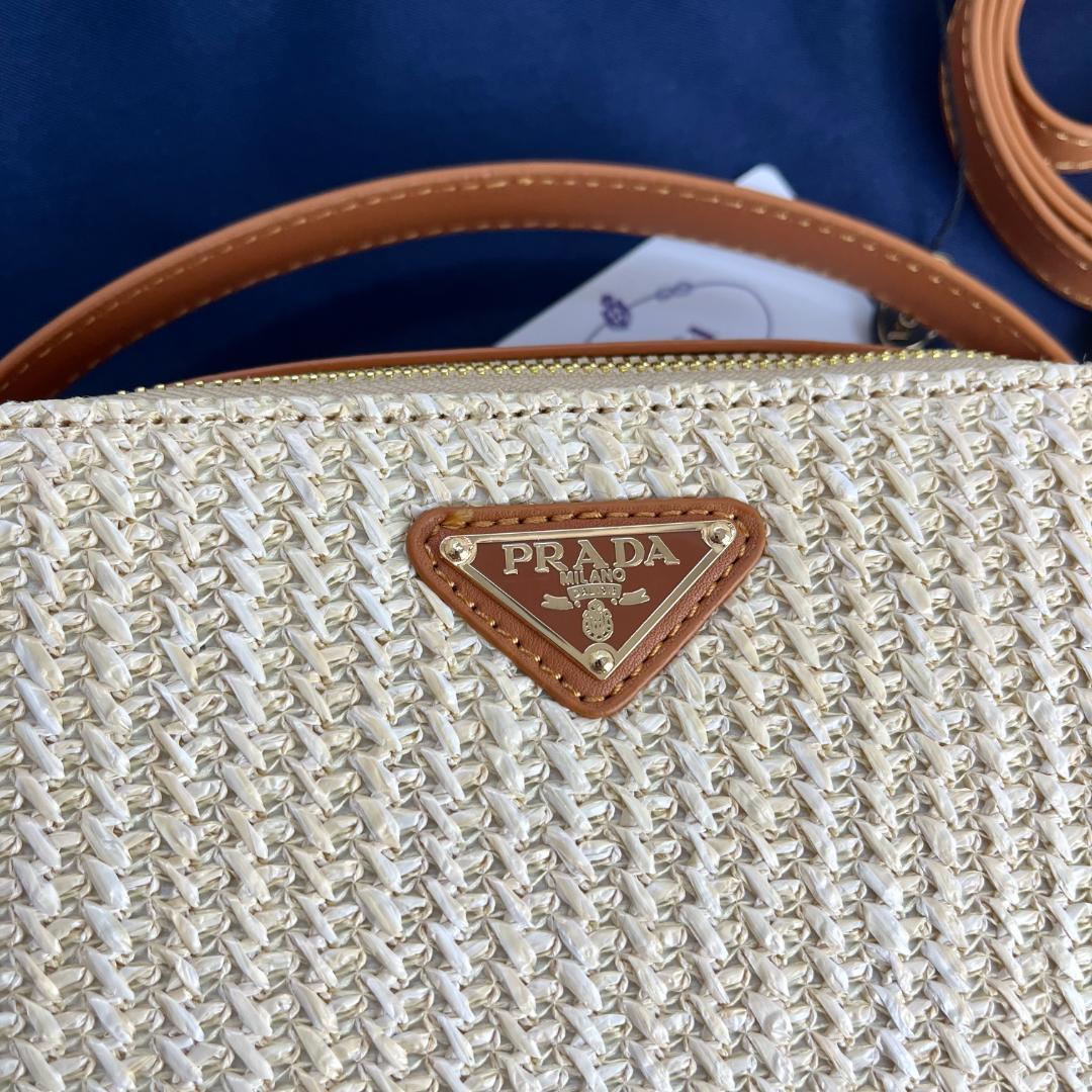 極美品✨ PRADA ショルダーバッグ ベージュ/ブラウン - メルカリ