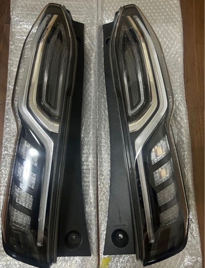 ホンダ N-BOX カスタム テールランプ LED目立った傷や汚れなし