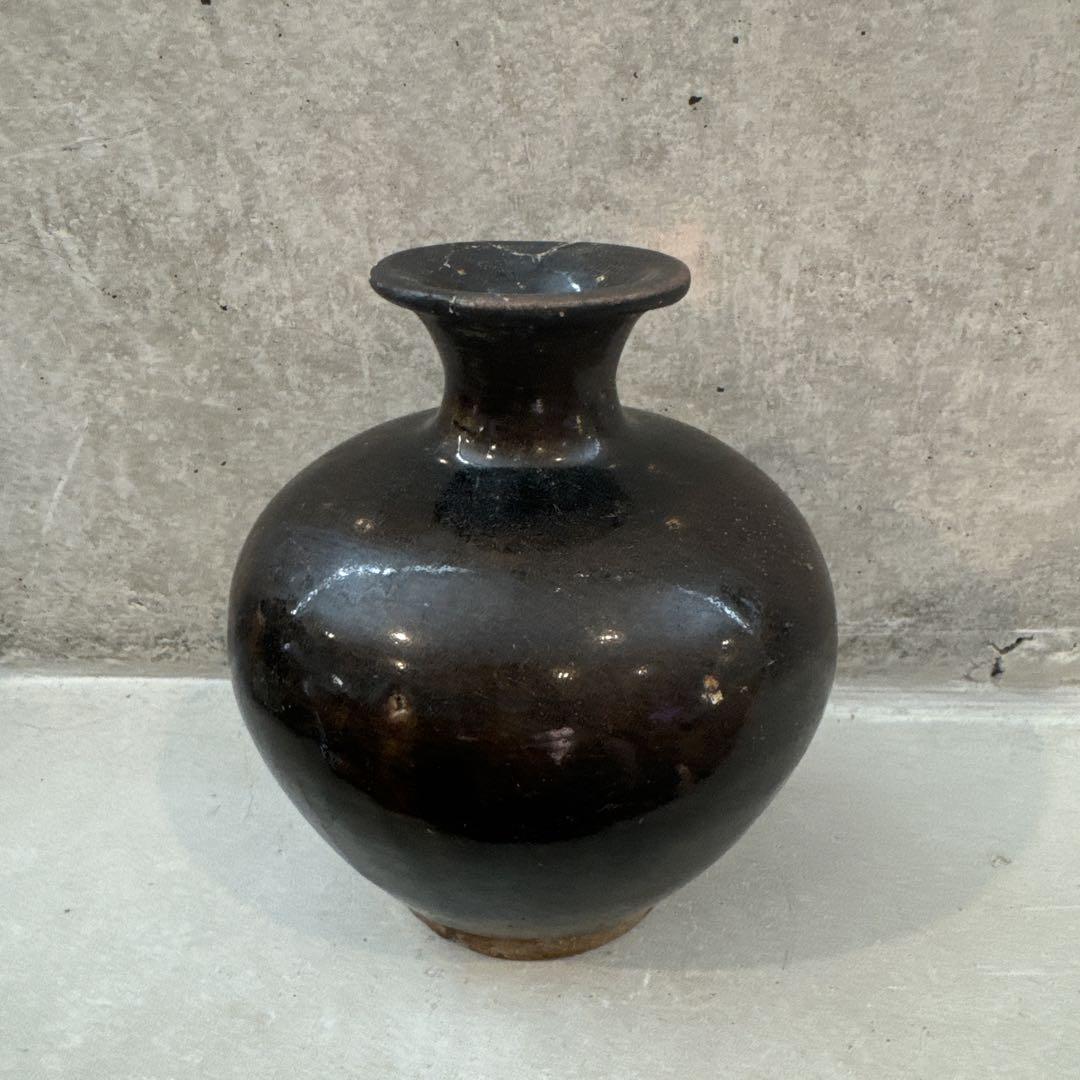 壺屋焼.19世紀.黒釉髪油壺 壺屋焼.19世紀.黒釉髪油壺