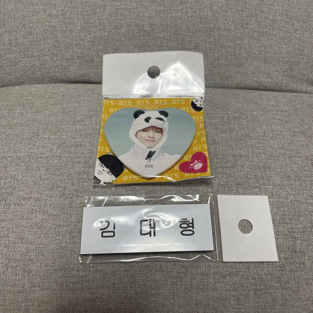 BTS V キムテヒョン 缶バッチ 名前バッチ - メルカリ