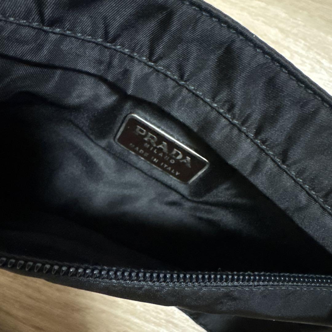 PRADA ブラック ボディバッグ