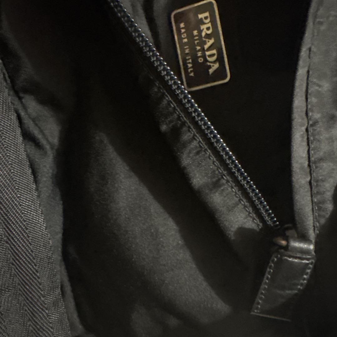 PRADA ブラック ボディバッグ