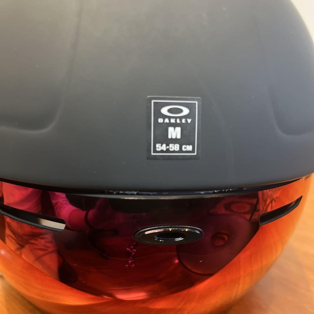 美品　OAKLEY マットブラック ヘルメット 赤色レンズ　ケース付き