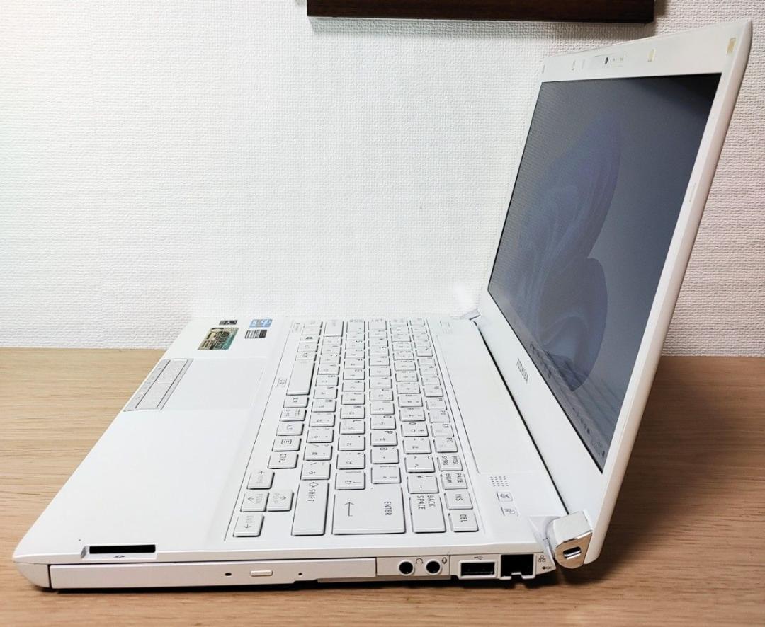 メモリ16GB SSD512GB