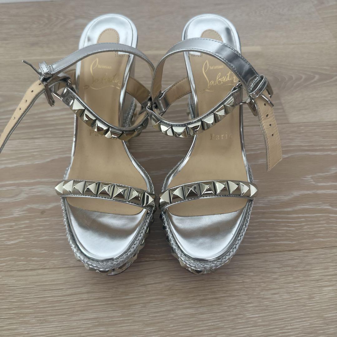 Christian Louboutin サンダル ハイヒール シルバー スタッズ Christian Louboutin シルバー スタッズ サンダル - メルカリ