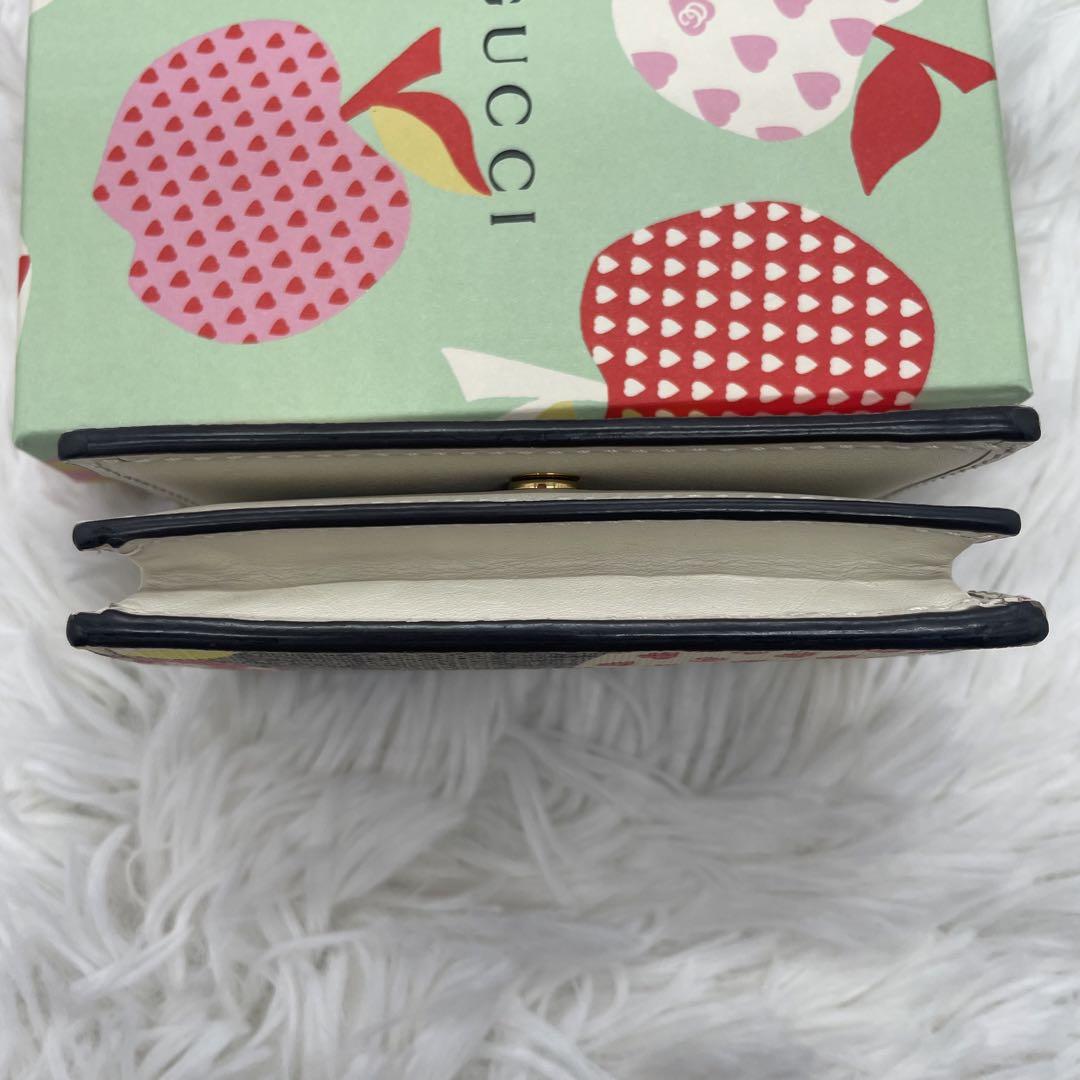 ✳︎美品✳︎ グッチ GUCCI 二つ折り 折り財布 りんご GG コンパクト