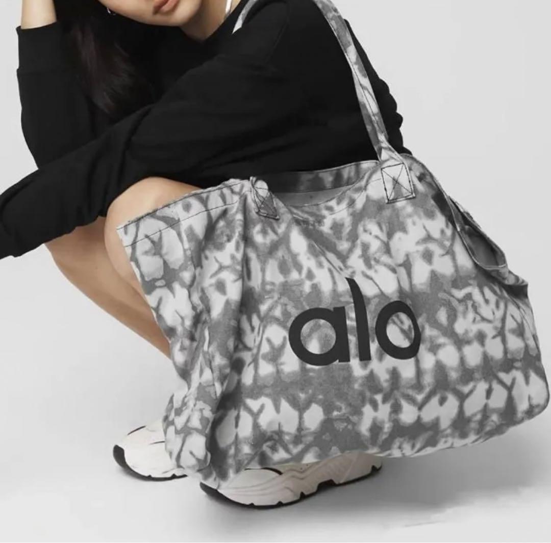 Alo Yoga アローヨガ　メッシュ　　ロゴ　トートバッグ　日本未発売 新品未使用 アローヨガ ALO Yoga トートバッグ グレー｜Yahoo