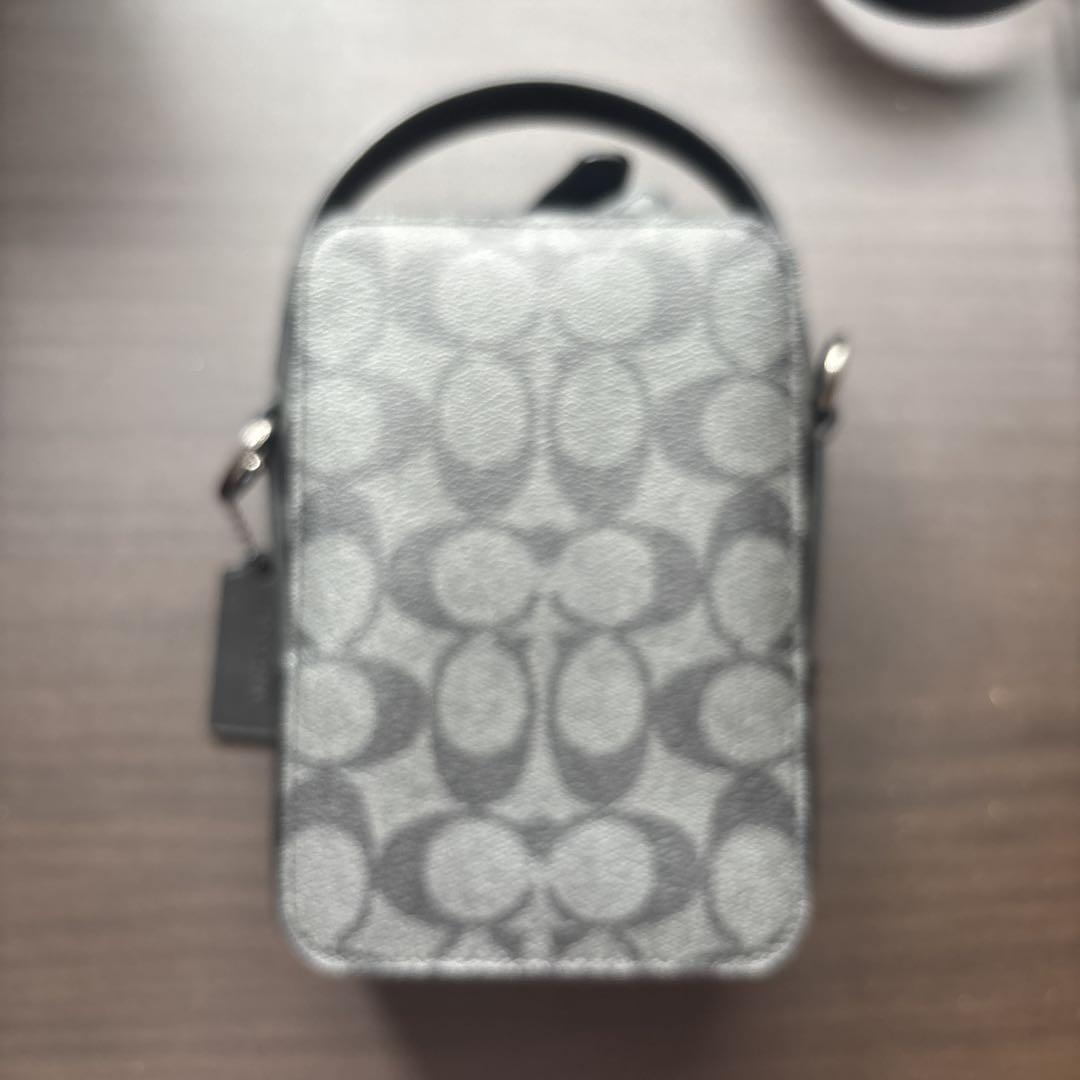 激安人気新品 COACHコーチ スマホショルダーバッグ メルカリ - グレー バッグ