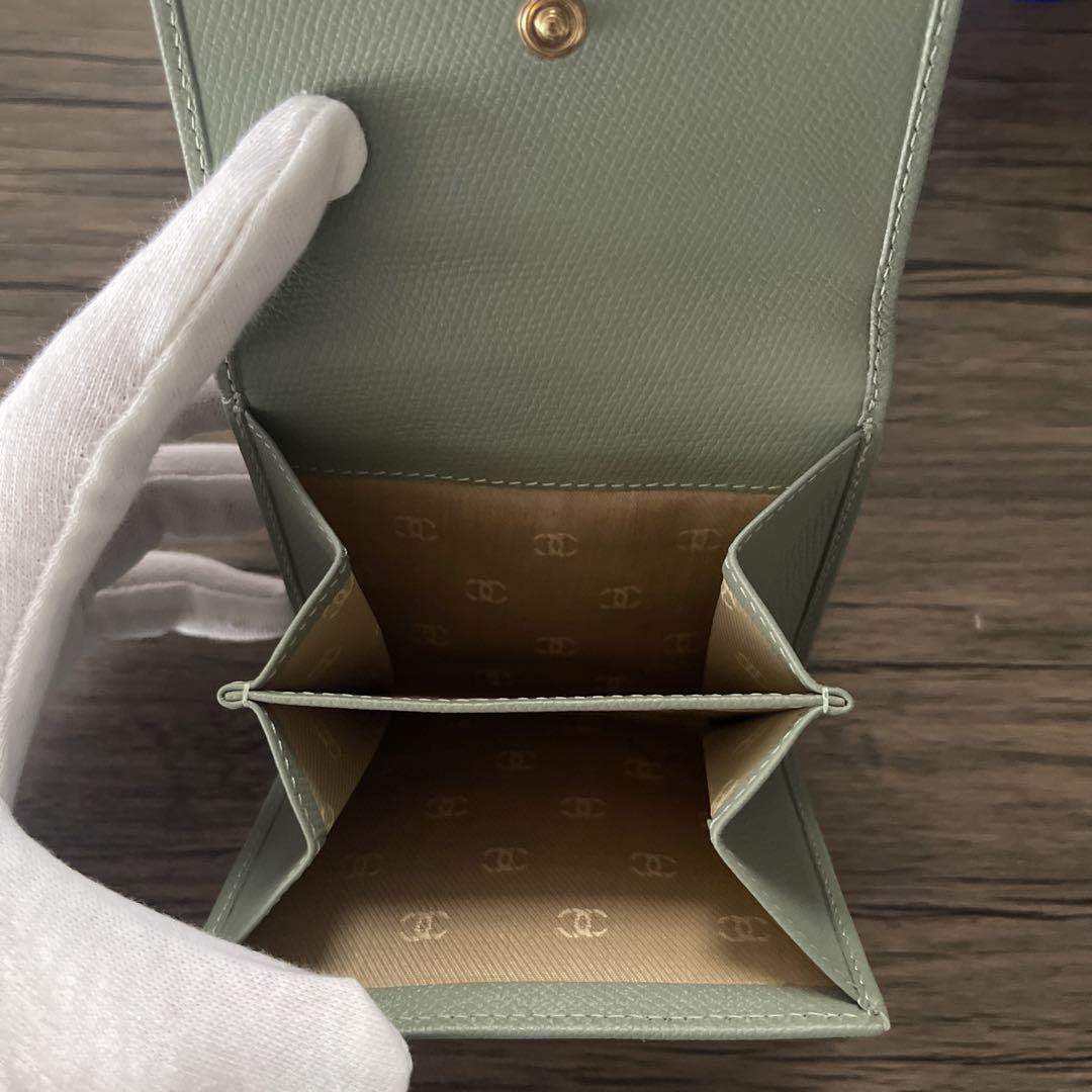 CHANEL グリーンレザー 二つ折り財布