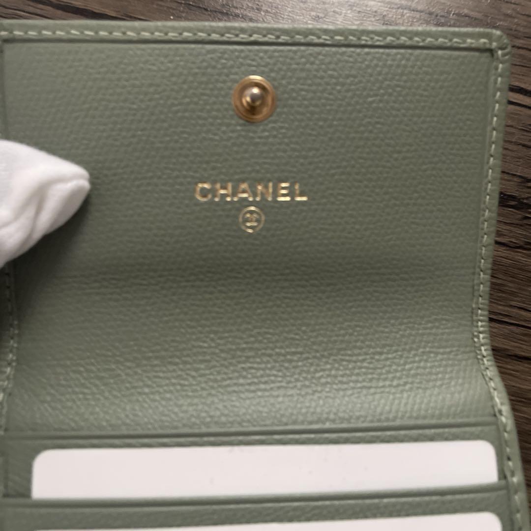 CHANEL グリーンレザー 二つ折り財布