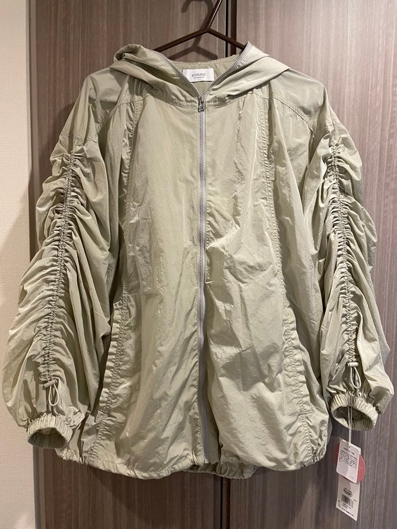 emmi yoga エミ シャーリングブルゾン ウィンドブレーカー