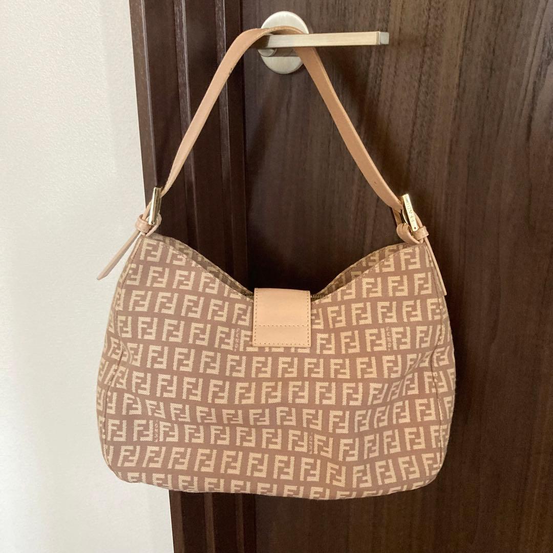 フェンディ マンマバケット ワンショルダーバッグ ズッキーノ柄 ピンク ベージュ フェンディ マンマバケット ワンショルダーバッグ ズッキーノ柄 ピンク ベージュ