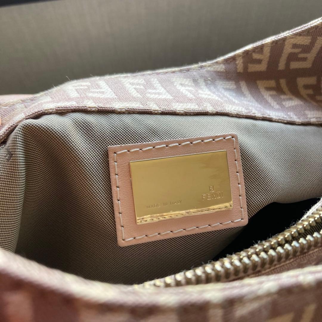 フェンディ マンマバケット ワンショルダーバッグ ズッキーノ柄 ピンク ベージュ フェンディ マンマバケット ワンショルダーバッグ ズッキーノ柄 ピンク ベージュ