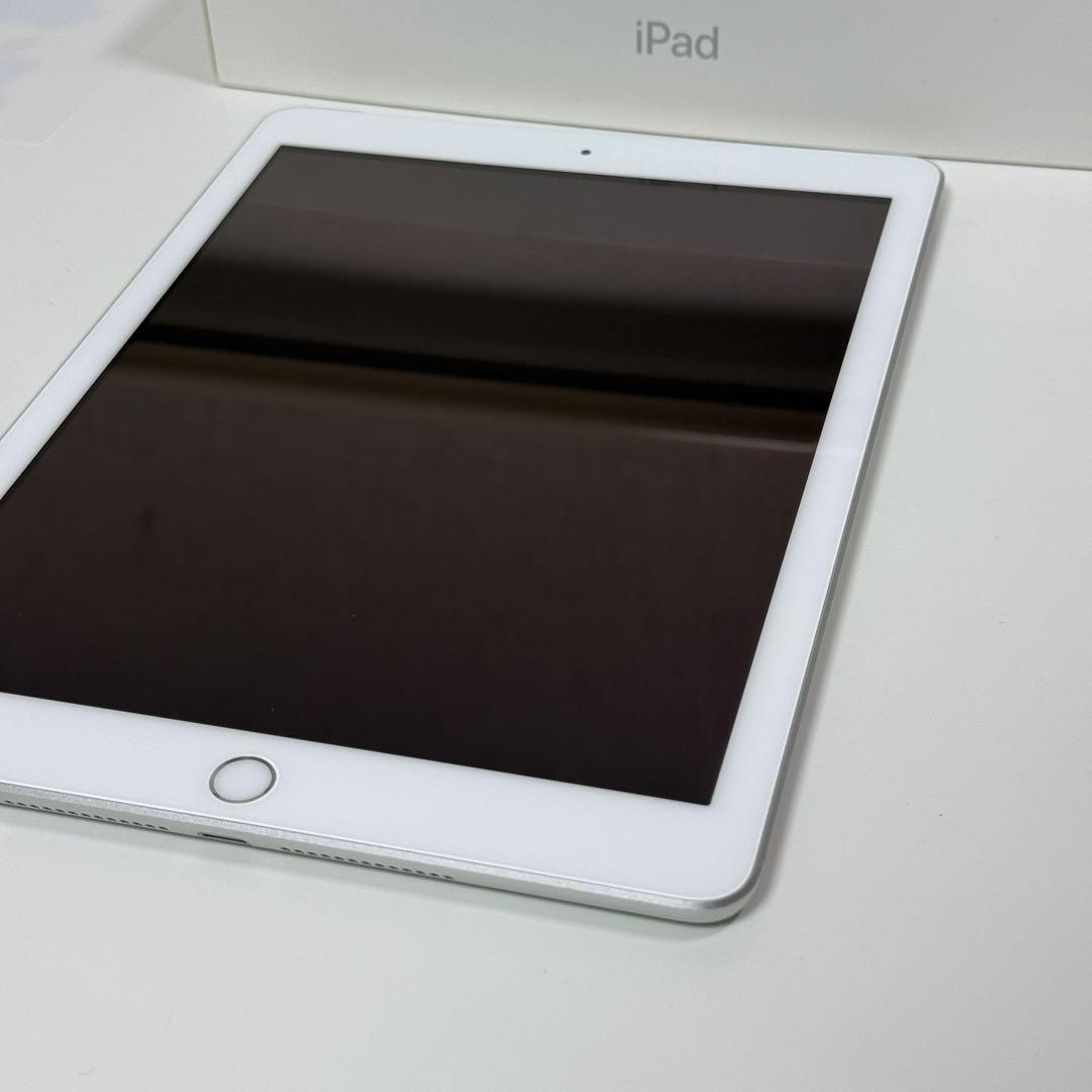 Apple アップル iPad 第6世代 32GB SIMロック解除済 シルバー