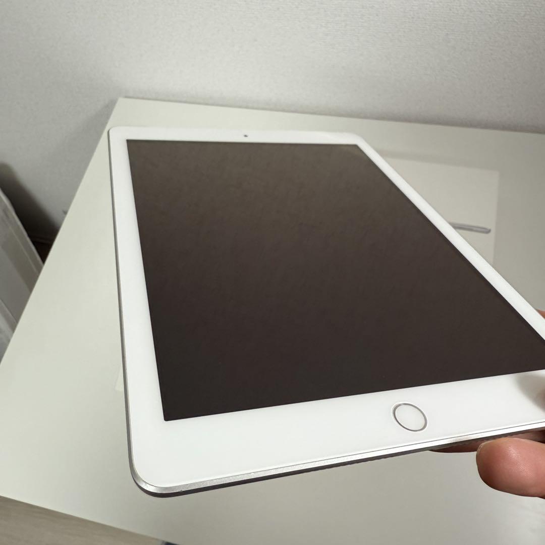 Apple アップル iPad 第6世代 32GB SIMロック解除済 シルバー