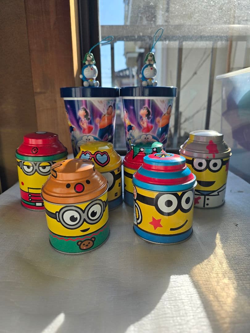 USJミニオンお菓子缶ケース