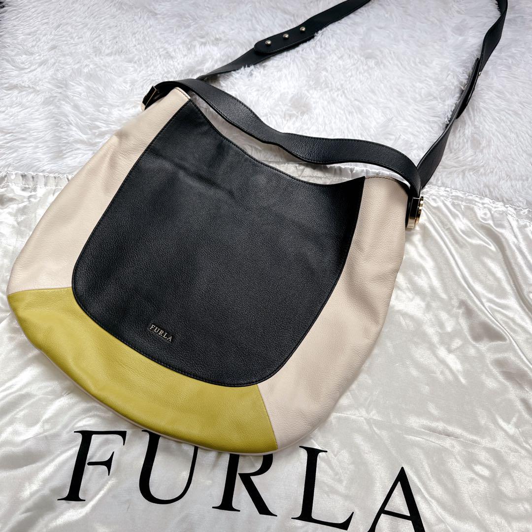 【未使用 保存袋付✨】フルラ ショルダーバッグ 2way シボ革 金ロゴ 黒