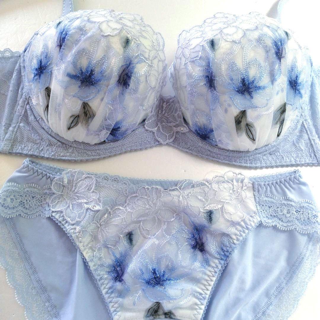 【新品】ワコール《パルファージュ》重力に負けないバストケアBra E70/M
