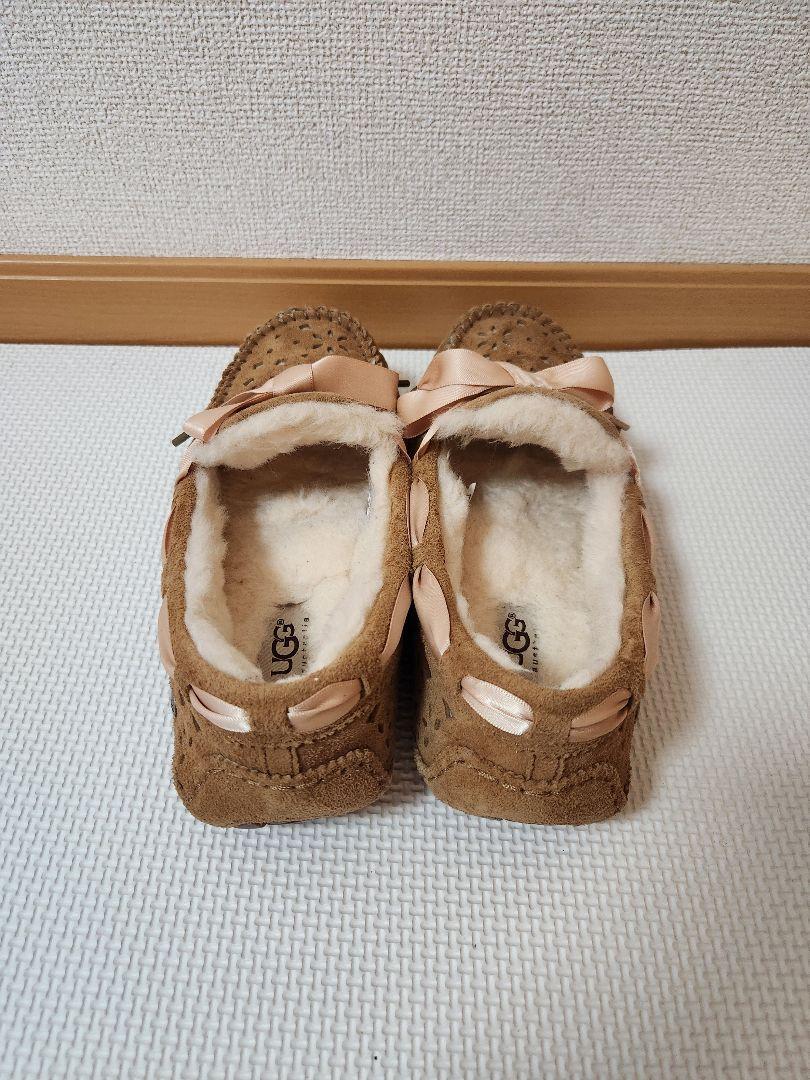UGG リボン付きモカシン 23cm