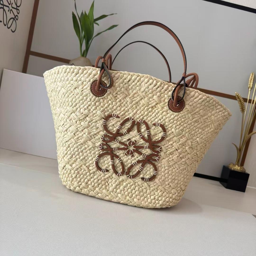 LOEWE ストロー編みショルダーバッグ