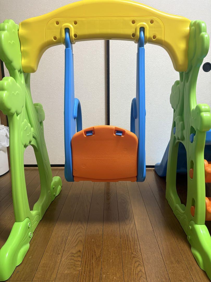 滑り台とブランコ　トイザラスベビージム