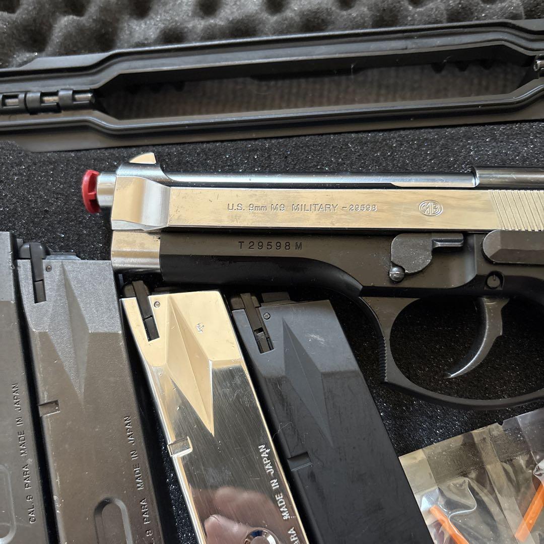 ベレッタ M92F ガスガン マガジン4本付き - メルカリ