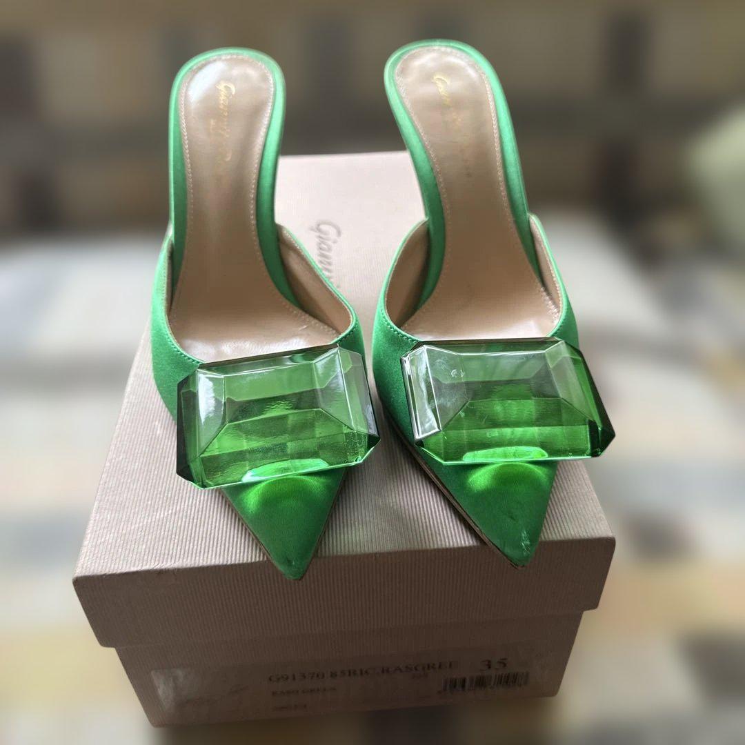 Gianvito Rossi ジャンヴィットロッシ　ビジューパンプス
