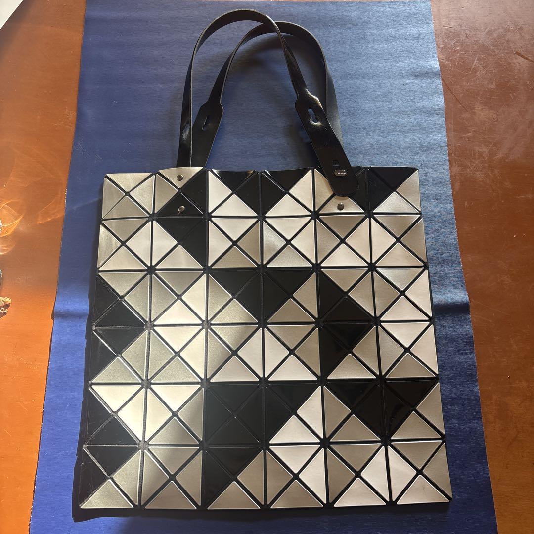 BAO BAO 三角形パターン バッグ BAO BAO ISSEY MIYAKEの新シリーズ「TRACK」が登場 | AXIS Web