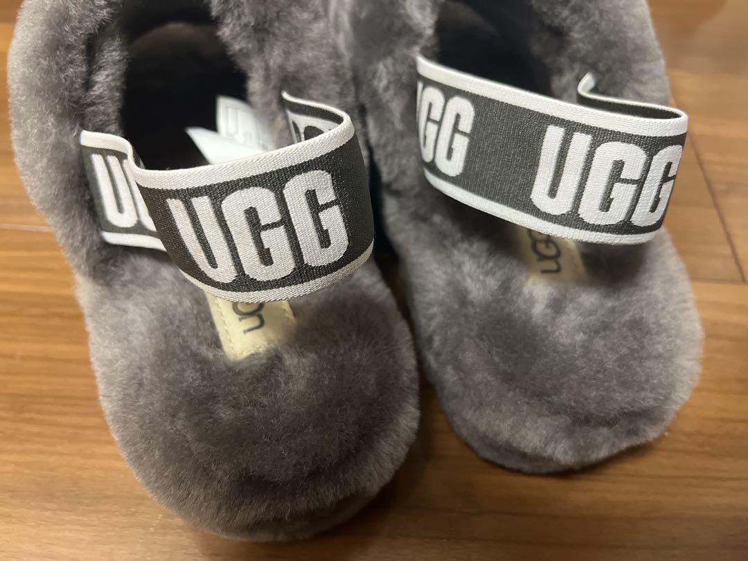 UGG アグのサンダル　グレー