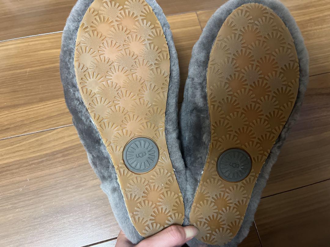 UGG アグのサンダル　グレー