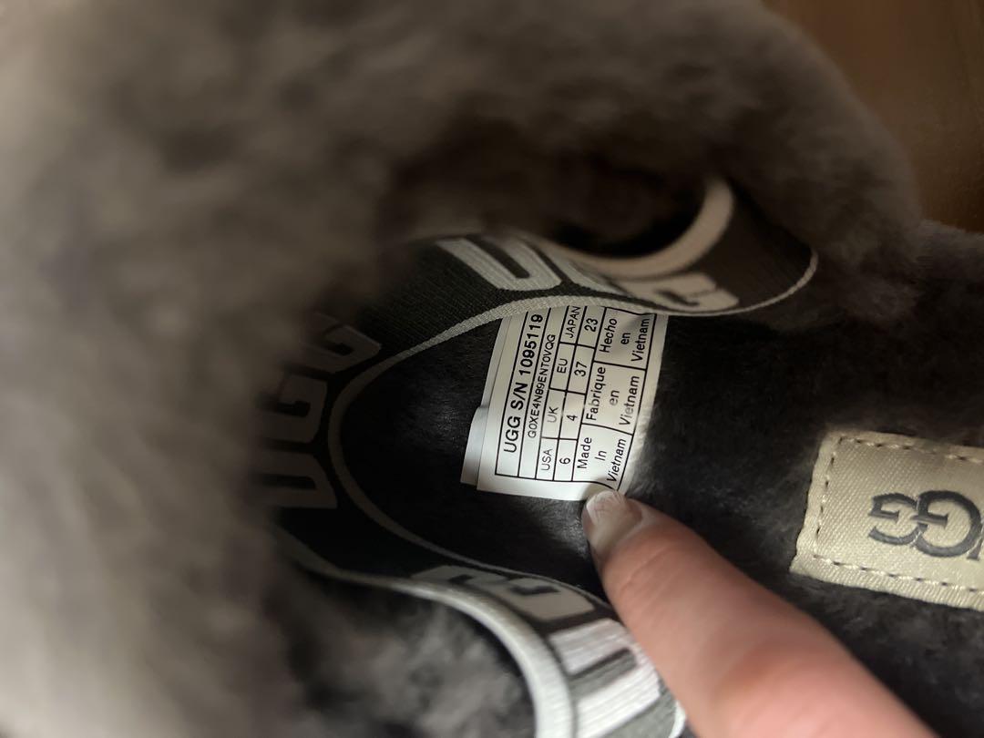 UGG アグのサンダル　グレー