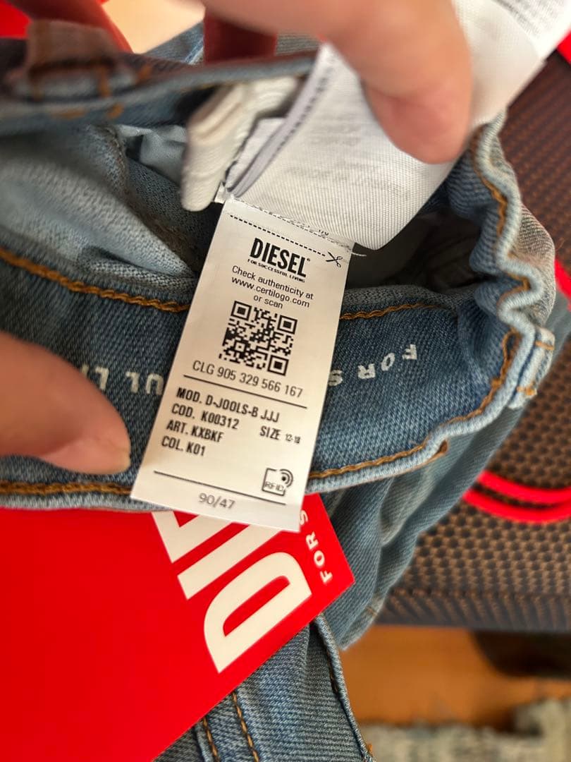 ピンクTシャツとデニムパンツセット ジョグジーンズ