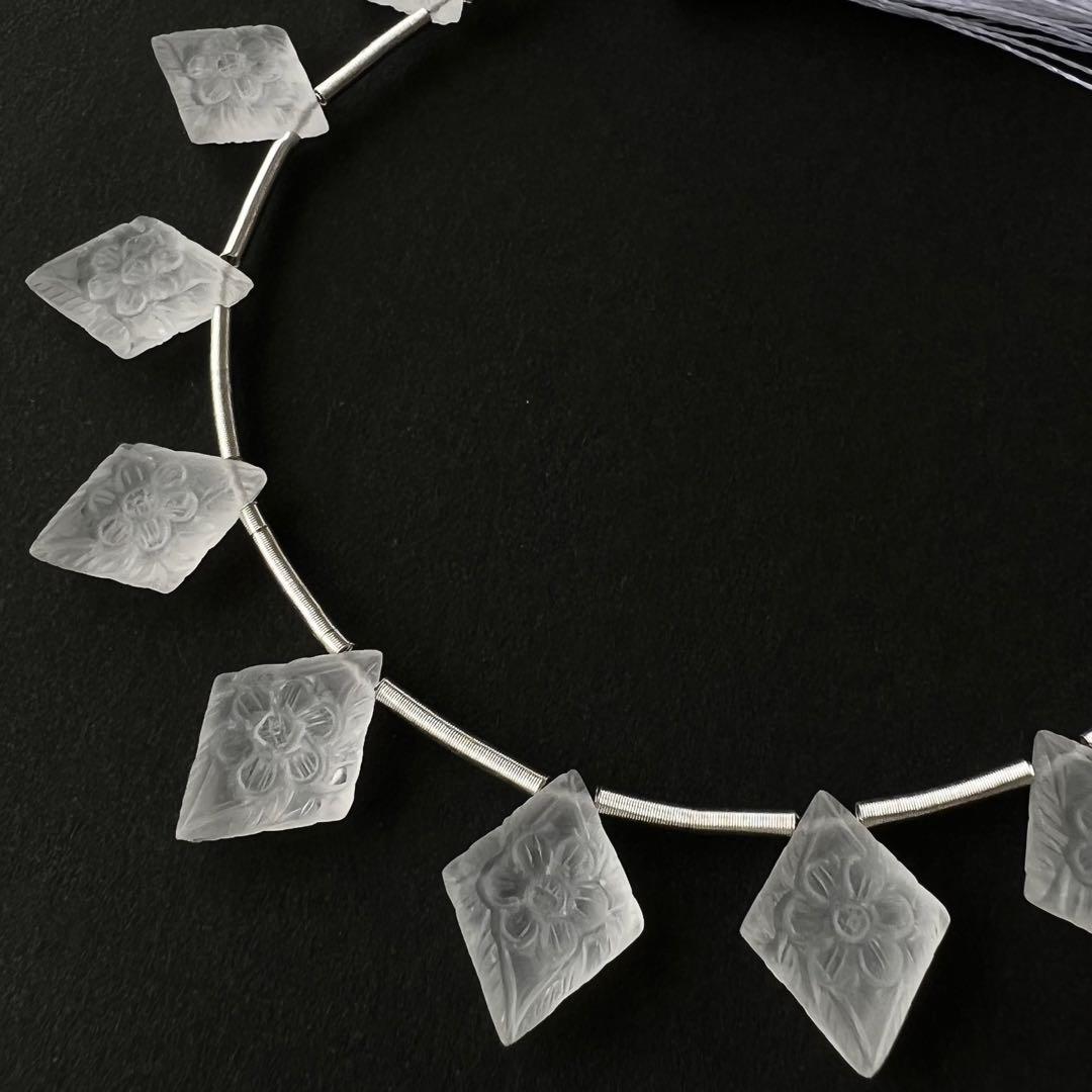フロストクリスタルクォーツ Floral Carved Lozenge.  1連